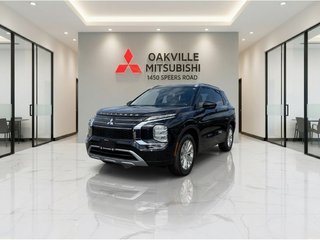 2025 Mitsubishi Outlander SE   S-AWC   CPO   RATES AS LOW AS 0.90% in Oakville, Ontario - 4 - w320h240px