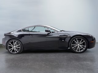 Aston Martin Vantage Manual Black Cherry metallic 2006 à Laval, Québec - 6 - w320h240px