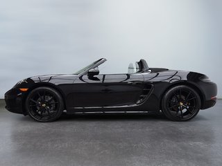 2018 Porsche 718 Boxster Manual transmission in Laval, Quebec - 2 - w320h240px