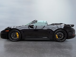 2025 Porsche 911 Carrera 4 GTS Cabriolet Ceramic Composite Brakes in Laval, Quebec - 2 - w320h240px