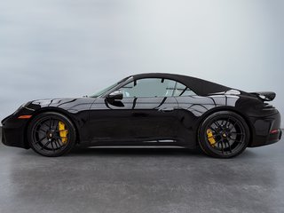2025 Porsche 911 Carrera 4 GTS Cabriolet Ceramic Composite Brakes in Laval, Quebec - 5 - w320h240px