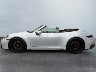 2025 Porsche 911 in Laval, Quebec - 2 - w320h240px
