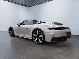 2025 Porsche 911 in Laval, Quebec - 3 - w320h240px