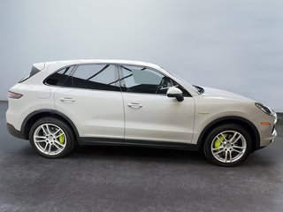 2021  Cayenne E-Hybrid  Premium Package in Laval, Quebec - 4 - w320h240px