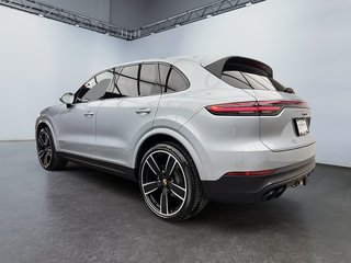 Cayenne Premium Package 2023 à Laval, Québec - 3 - w320h240px