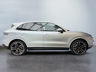 Cayenne Premium Package 2023 à Laval, Québec - 5 - w320h240px