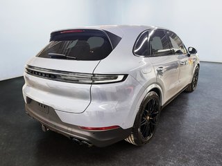 Porsche Cayenne Premium Package Plus 2024 à Laval, Québec - 5 - w320h240px