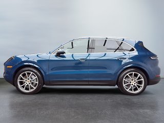 2024 Porsche Cayenne Premium Package Plus in Laval, Quebec - 2 - w320h240px