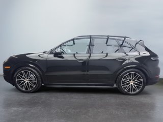 2024 Porsche Cayenne AWD in Laval, Quebec - 2 - w320h240px