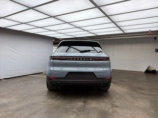 Porsche Cayenne  2024 à Laval, Québec - 4 - w320h240px