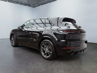 2025 Porsche Cayenne in Laval, Quebec - 3 - w320h240px