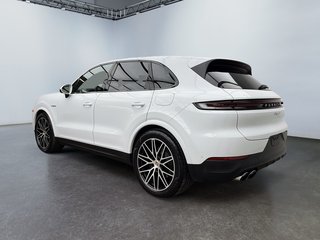 2025 Porsche Cayenne E-Hybrid in Laval, Quebec - 3 - w320h240px