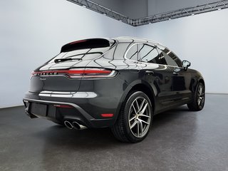 2023  Macan Premium Package Plus in Laval, Quebec - 5 - w320h240px