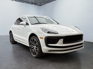 Porsche Macan Premium Package Plus 2023 à Laval, Québec - 6 - w320h240px