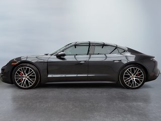 Porsche Taycan 4S Sedan 2020 à Laval, Québec - 2 - w320h240px