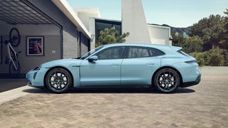 Porsche Taycan GTS Sport Turismo AWD 2023 à Laval, Québec - 2 - w320h240px