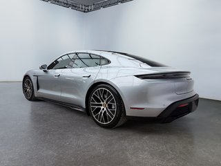 Porsche Taycan GTS **GTS Interior Package** 2024 à Laval, Québec - 3 - w320h240px