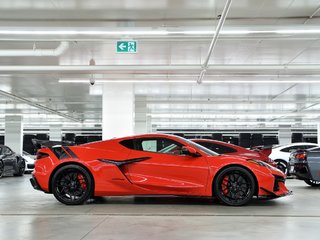 2023 Chevrolet Corvette Z06 C8R 2LZ / Z07 Package / Delivery Milleage in Laval, Quebec - 2 - w320h240px