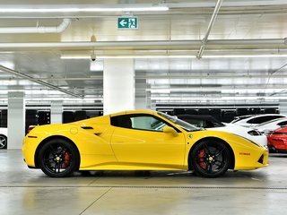 Ferrari 488 Spider  2019 à Laval, Québec - 2 - w320h240px