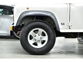 1985 Land Rover Defender 110 / TDI Engine in Laval, Quebec - 4 - w320h240px