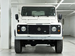1985 Land Rover Defender 110 / TDI Engine in Laval, Quebec - 3 - w320h240px