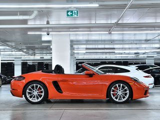 2022 Porsche 718 Boxster S in Laval, Quebec - 2 - w320h240px