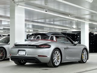 Porsche 718 Boxster S 2024 à Laval, Québec - 3 - w320h240px