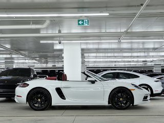 Porsche 718 Boxster Roadster / Premium Package / BOSE 2025 à Laval, Québec - 2 - w320h240px