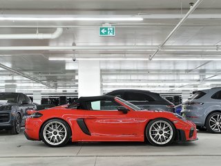 Porsche 718 Spyder RS 2024 à Laval, Québec - 2 - w320h240px