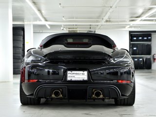 Porsche 718 Spyder Weissach Package / PCCBs / BOSE / 18 ways seats 2025 à Laval, Québec - 5 - w320h240px