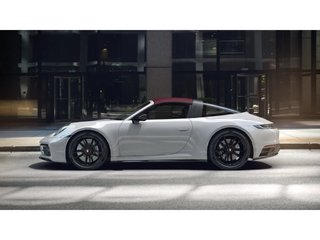 Porsche 911 Targa 4 GTS / Premium Package / Burmester 2022 à Laval, Québec - 2 - w320h240px