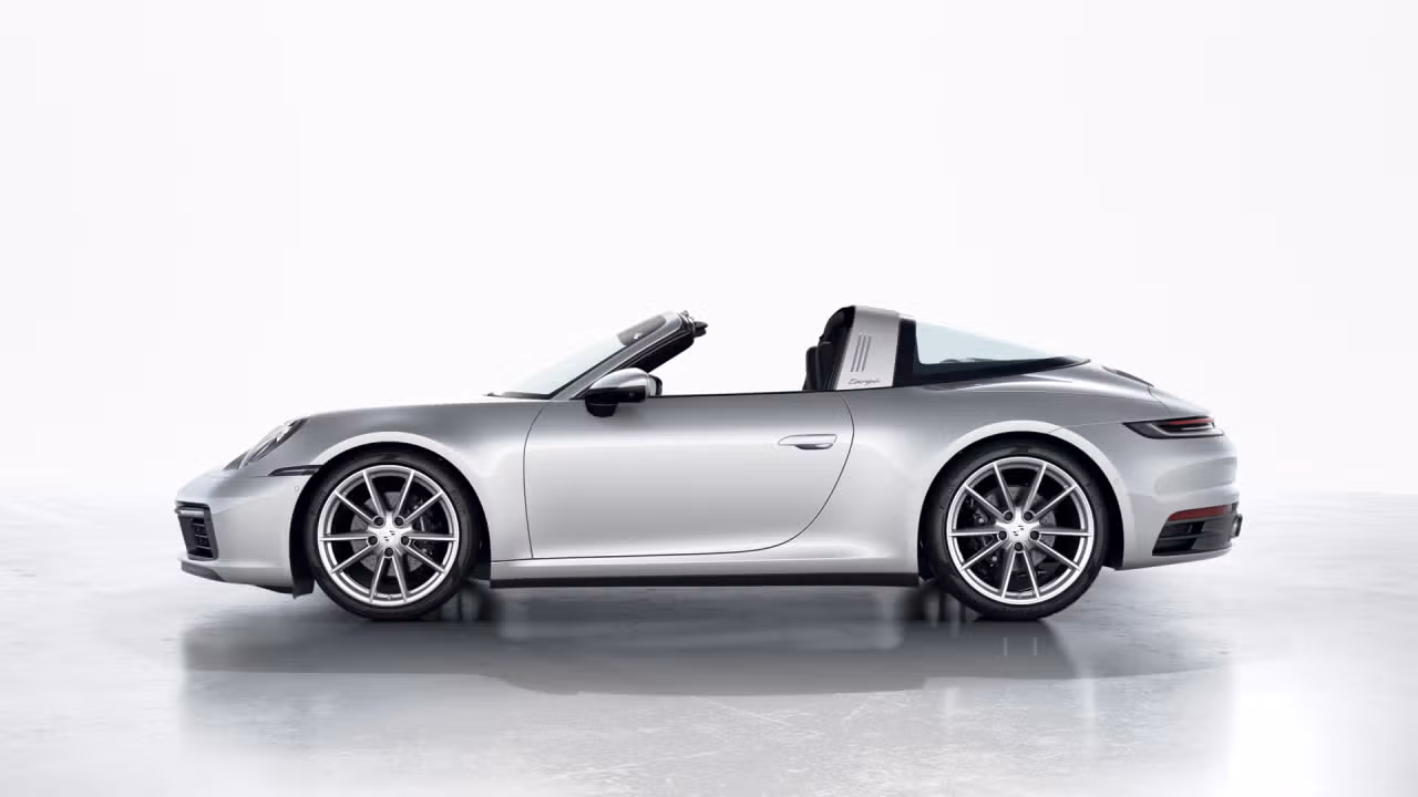 2022 Porsche 911 Targa 4 in Laval, Quebec - 2 - w320h240px
