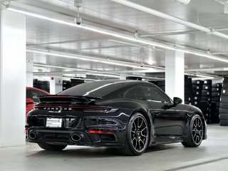 Porsche 911 Turbo S / Sport Exhaust / PCCBs / PASM / BOSE 2023 à Laval, Québec - 3 - w320h240px