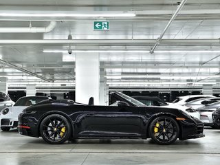 2023 Porsche 911 Carrera 4S Cabriolet in Laval, Quebec - 4 - w320h240px