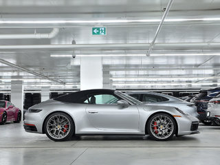Porsche 911 Cabriolet / Premium + Sport Package / BOSE 2024 à Laval, Québec - 2 - w320h240px