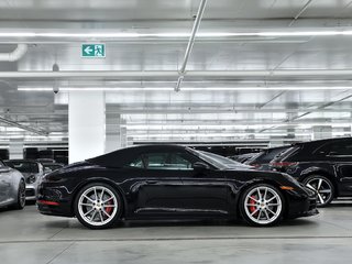 Porsche 911 Cabriolet / Sport + Premium Package / BOSE 2024 à Laval, Québec - 3 - w320h240px