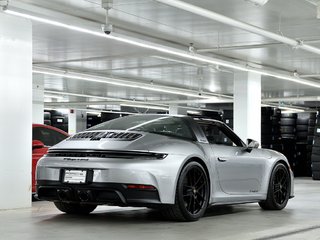 Porsche 911 Targa 4 GTS / Premium Package / Front Axle Lift / 2025 à Laval, Québec - 3 - w320h240px