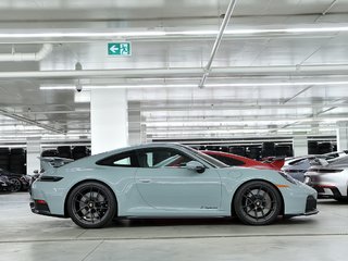 Porsche 911 Carrera 4 GTS Coupe / Front Axle Lift / Premium / 2025 à Laval, Québec - 2 - w320h240px