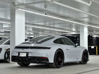 Porsche 911 Carrera 4 GTS Coupe / Premium Package / BOSE 2025 à Laval, Québec - 3 - w320h240px