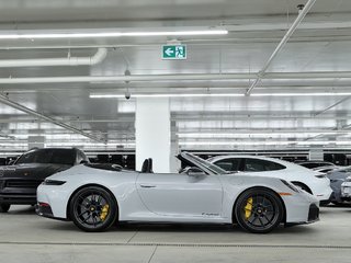 2025 Porsche 911 Carrera 4 GTS Cabriolet / Premium Package / BOSE in Laval, Quebec - 2 - w320h240px