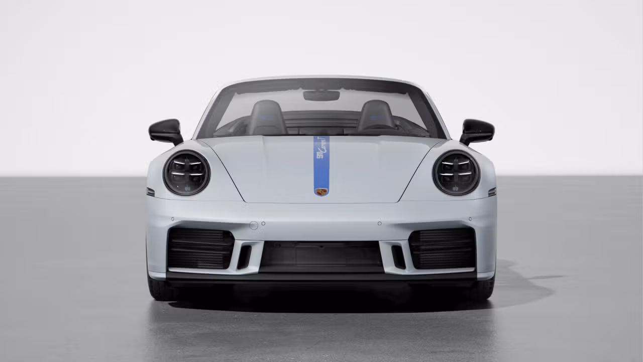 Porsche 911 Carrera T Cabriolet 2025 à Laval, Québec - 3 - w320h240px