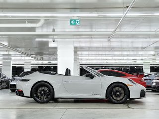 Porsche 911 GTS Cabriolet / Premium / Sport Chrono / BOSE 2026 à Laval, Québec - 2 - w320h240px