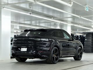 Porsche Cayenne Turbo S E-Hybrid Coupe AWD 2022 à Laval, Québec - 3 - w320h240px