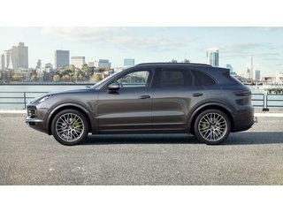 Porsche Cayenne E-Hybrid AWD / Premium Package / BOSE 2023 à Laval, Québec - 2 - w320h240px