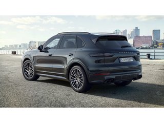 2023 Porsche Cayenne Platinum Edition / Air Suspension / BOSE / Hitch in Laval, Quebec - 3 - w320h240px