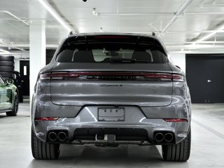 Porsche Cayenne S / Premium Plus / Air Suspension / Sport Design 2024 à Laval, Québec - 4 - w320h240px