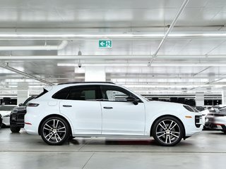 2024 Porsche Cayenne Air Suspension / Premium Package Plus / Hitch in Laval, Quebec - 2 - w320h240px