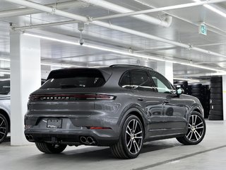 Porsche Cayenne Air Suspension / Premium Pack Plus / Trailer Hitch 2024 à Laval, Québec - 3 - w320h240px