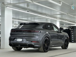 Porsche Cayenne Turbo E-Hybrid Coupe 2024 à Laval, Québec - 3 - w320h240px
