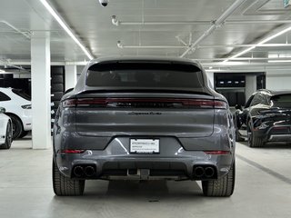 Porsche Cayenne Turbo E-Hybrid Coupe 2024 à Laval, Québec - 4 - w320h240px